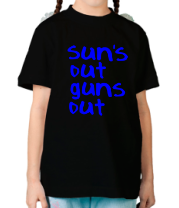 Детская футболка Suns out guns out фото