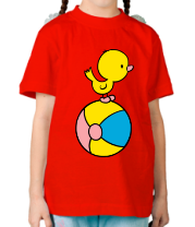 Детская футболка Утёнок с мячом фото