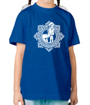 Детская футболка Девушка с красивым телом в кельтских узорах фото