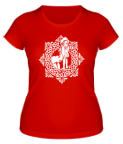 Женская футболка Девушка с красивым телом в кельтских узорах