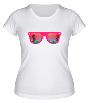 Женская футболка В очках на пляже