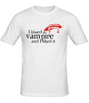 Мужская футболка I kissed a vampire фото