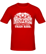 Мужская футболка musclewise train hard тренируйся усердно фото